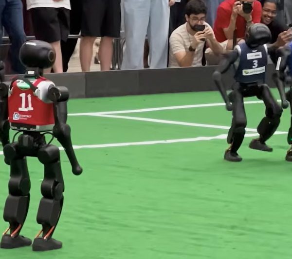 Ha rossz kedved van, nézd meg ezeket a focizó robotokat