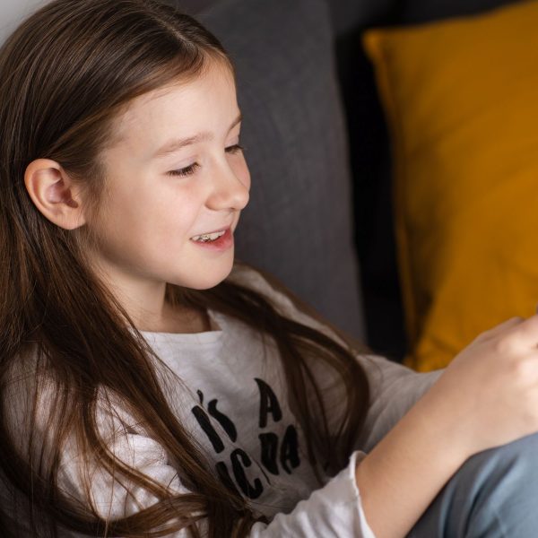 Insta, TikTok, YouTube: így korlátoznák a gyerekek közösségimédia-használatát