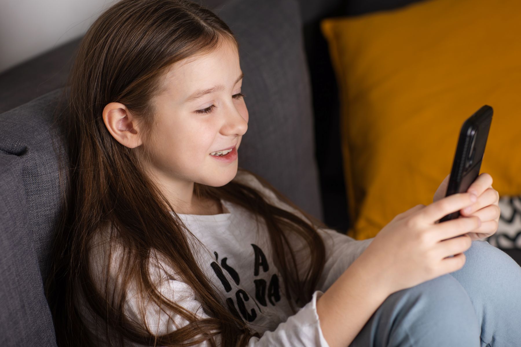 Insta, TikTok, YouTube: így korlátoznák a gyerekek közösségimédia-használatát